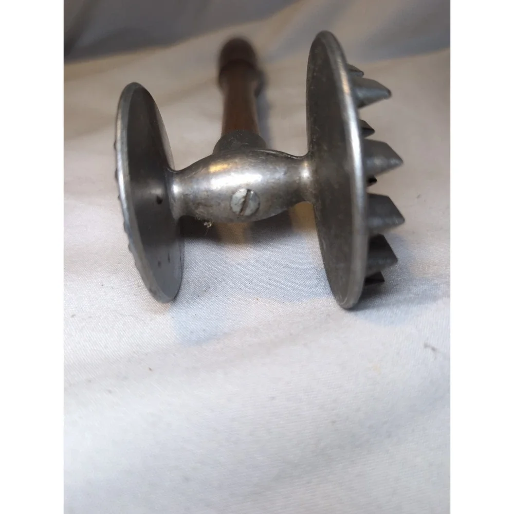 VINTAGE MODERN INDUSTRIES DES MOINES IOWA MEAT TENDERIZER / MALLET